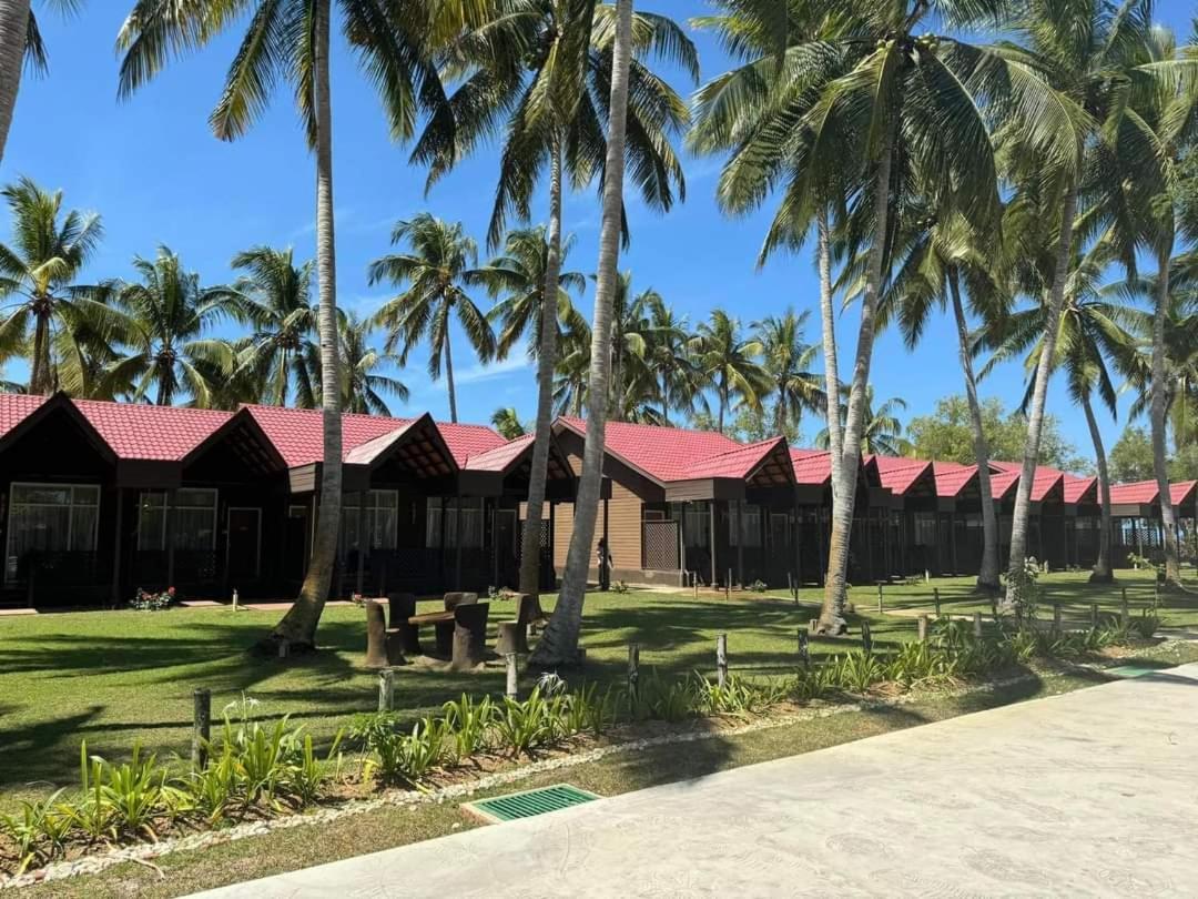 Borneo Beach & Mangrove Resort Tuaran Exterior foto