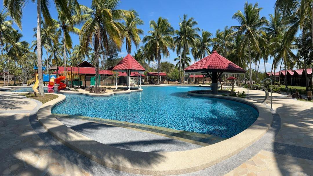 Borneo Beach & Mangrove Resort Tuaran Exterior foto